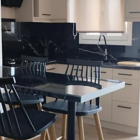 Inas 2 Apartamento Lefkímmi