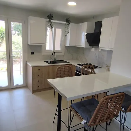 Inas 2 Apartment *