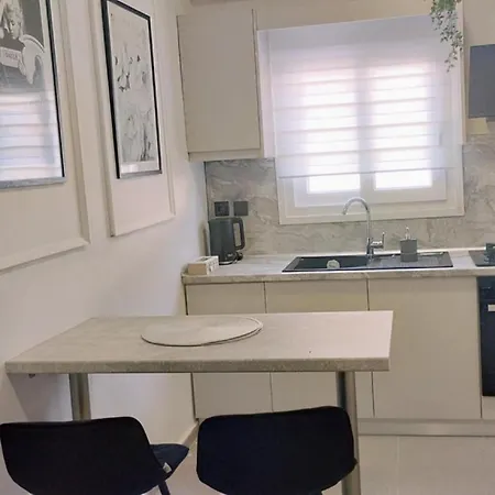 Inas 2 Apartment *